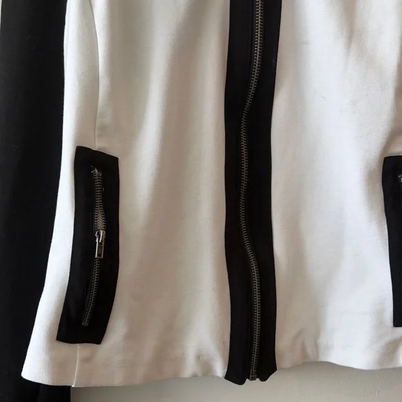 Torrid Black and White Contrast Zip-Up Top - Picture 3 of 5